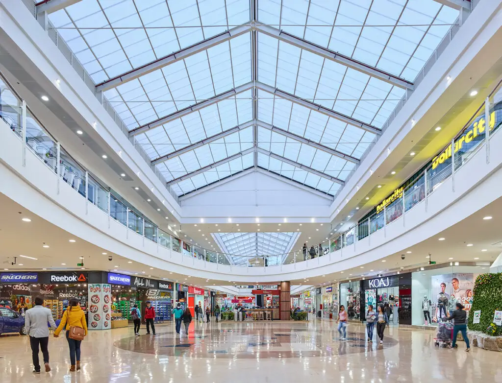 Centros-Comerciales-de-Conveniencia-Amarilo-1024x782